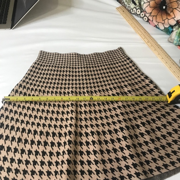 Classic Houndstooth A-Line Skirt – Black & Tan Knit - Picture 5 of 6